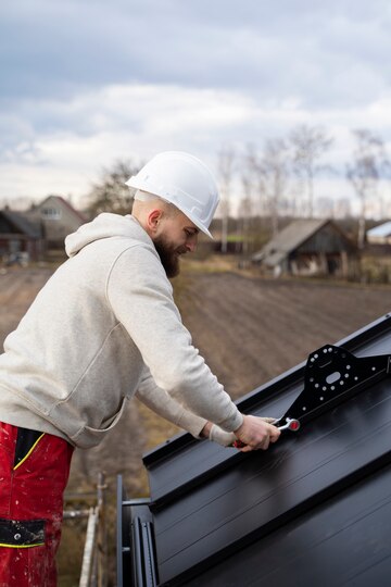 medium-shot-smiley-man-working-roof_23-2149343654